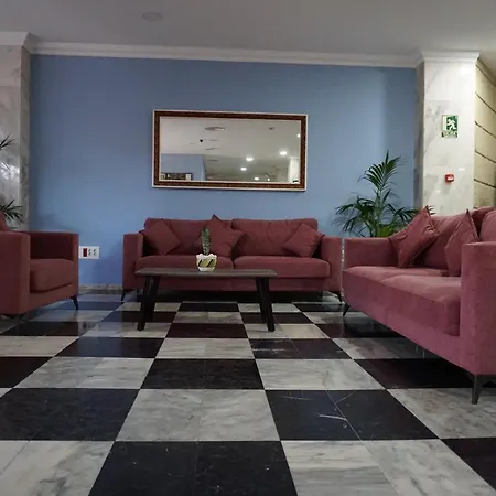 Apartment Piramides *