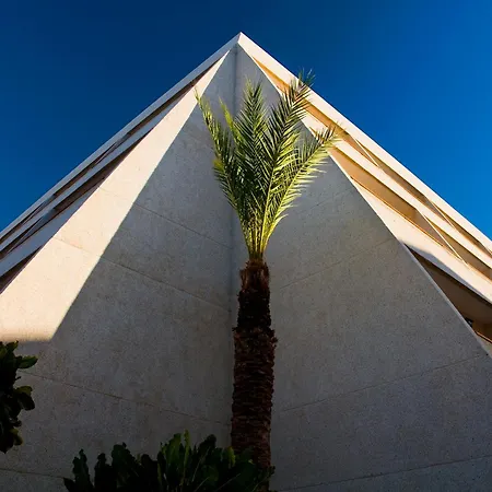 Apartment Piramides *